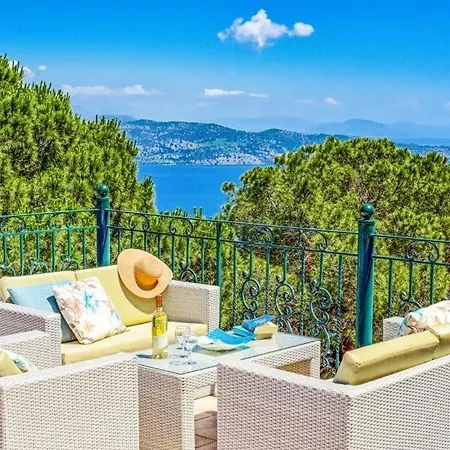 Sarakinatika Sleeps 6 Pool Air Con Wifi *